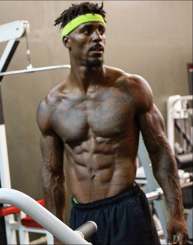 IAm_Wilder32's tweet image. PRIME SHAPE @NFL 
6’2 1/2
228lbs
2.7% body fat
Photo taken 5am this morning
#CreatedPlayer #getWILDER