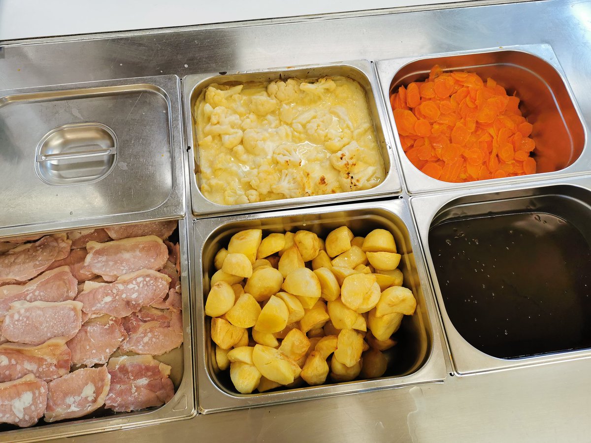 CinioT's tweet photo. Tachwedd 19 November
Cinior rhost/Roast dinner #roastdinnerday @denbschoolmeals @LACA_UK @cyfoeth_enrich @nsmw @harlechfoods #blasus #tasty #timtwm https://t.co/rfxNUP99DH