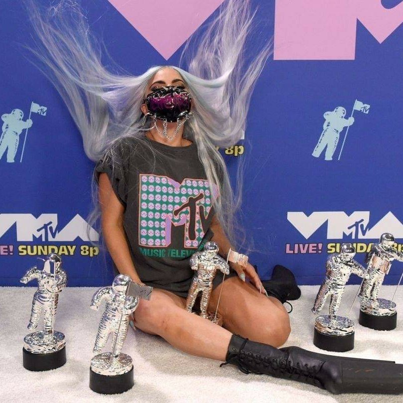 scheib6e's tweet image. Lady Gaga 2020:

. Nombrada la Artista Pop más grande del MUNDO
. Lanzó Chromatica, su 6to álbum #1 consecutivo y que está dentro de top 10 albums dance con más tiempo en el #1 de todos los tiempos 
. Artista Más premiada en los Vmas (5) incluyendo el primer TRICON de la historia