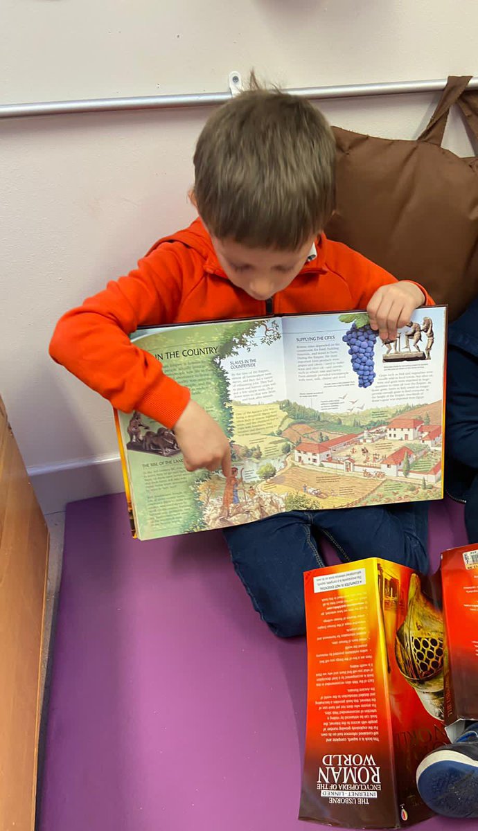 LasswadeELC's tweet photo. These boys have loved learning about the Romans and Ancient Greece in our Rainbow Room! #curiouschildren https://t.co/UhCN0IOS3N