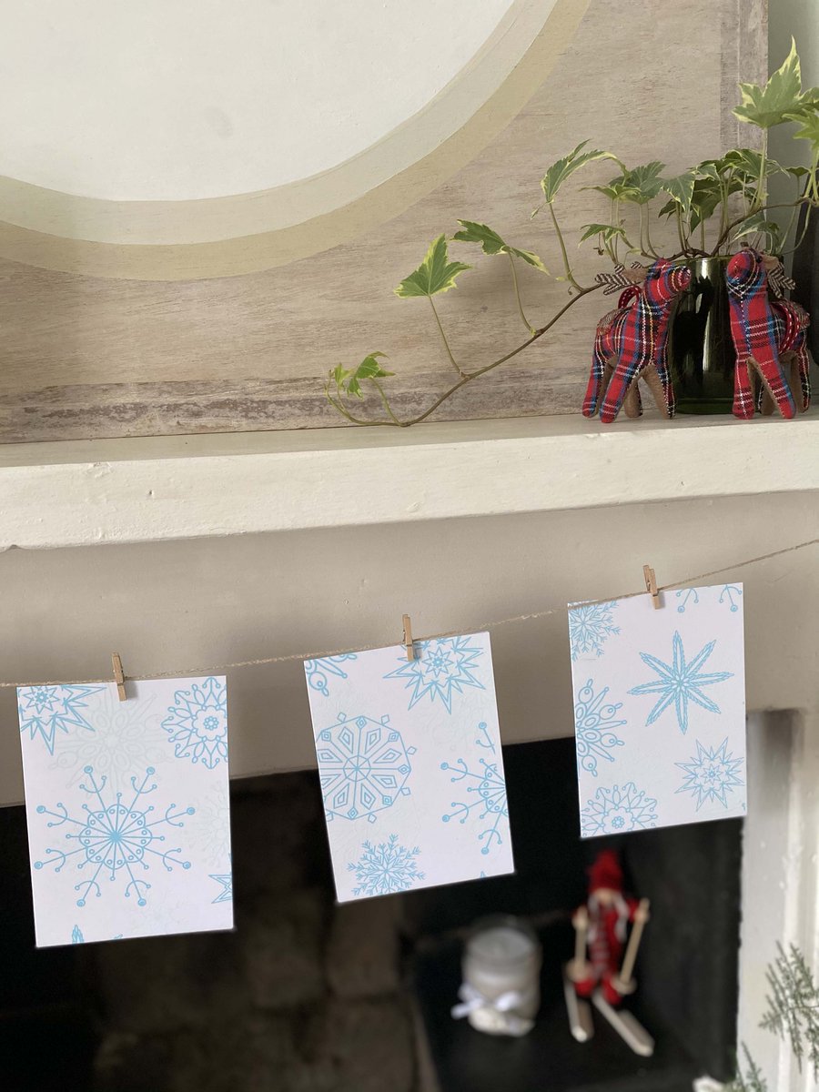quintsprints's tweet photo. #handprinted Christmas cards here: https://t.co/0F5vD9Ibhx
#art #artist #print #printmaker #printmaking #screenprint #screenprinting #christmas #christmascards #cards #shoplocal #textured #localartist #localmaker #handmade #handprinted #colour #blue #snowflake #snow #winter #icy https://t.co/pQtKqfaqw3
