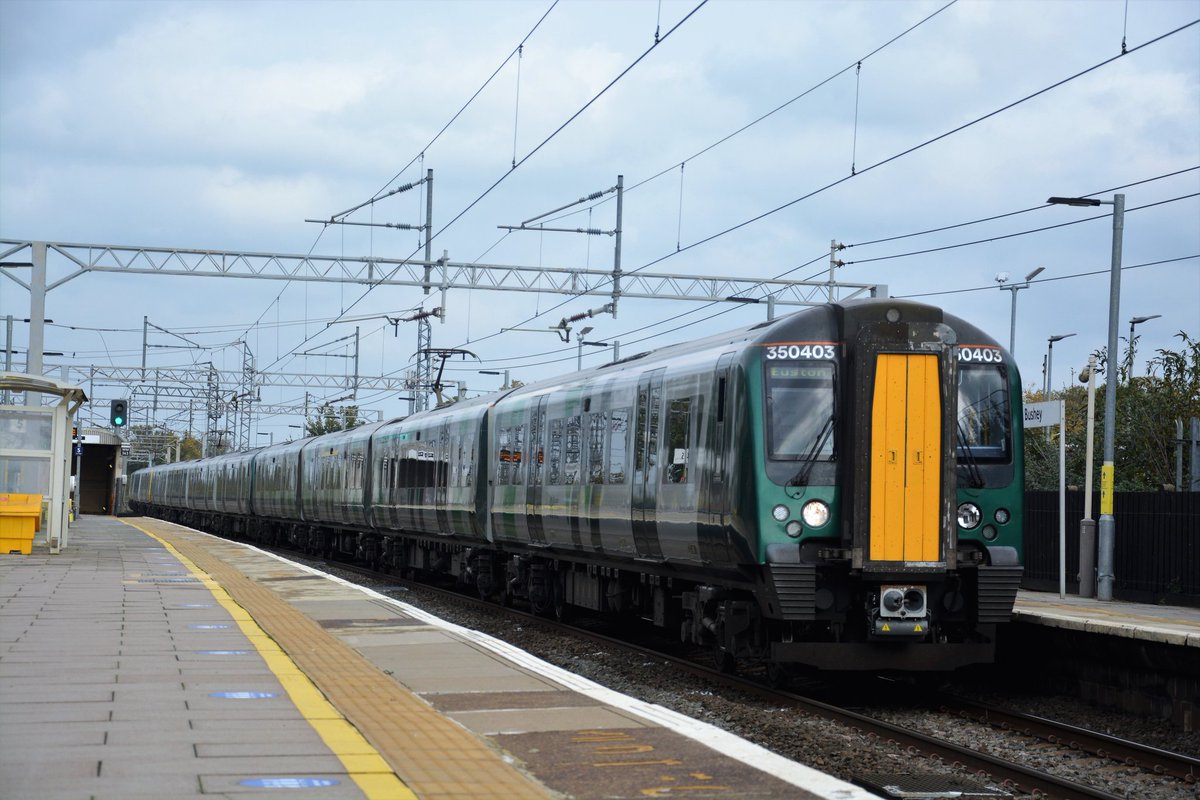 T442417's tweet image. A few pics from my recent trip to Bushey Train Station. 

Check out my YouTube video:
youtu.be/4SBokMFfwQQ

Featuring:
#londonoverground #class710 #class378 #avantiwestcoast #class390 #class221 #southernrail #class377 #class66 #lnwr #class350