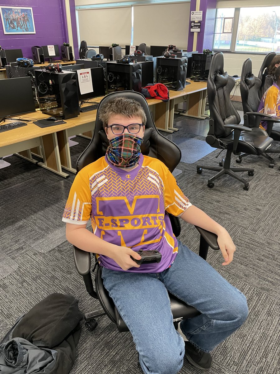 MarionGamers's tweet photo. Some of our outstanding Smash Brothers Players practicing before our match on Tuesday night.  #GFND https://t.co/Y37unsxXmT