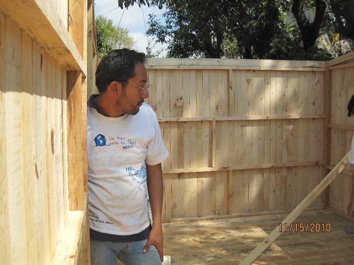 quival20's tweet photo. Recuerdos de fb de hace 10 cuando era un #techero; Amigos cuando se les de la oportunidad únanse a este equipo en vdd les cambiara la vida #Techo #UnTechoParaMiPais https://t.co/GMDhbu2EsF