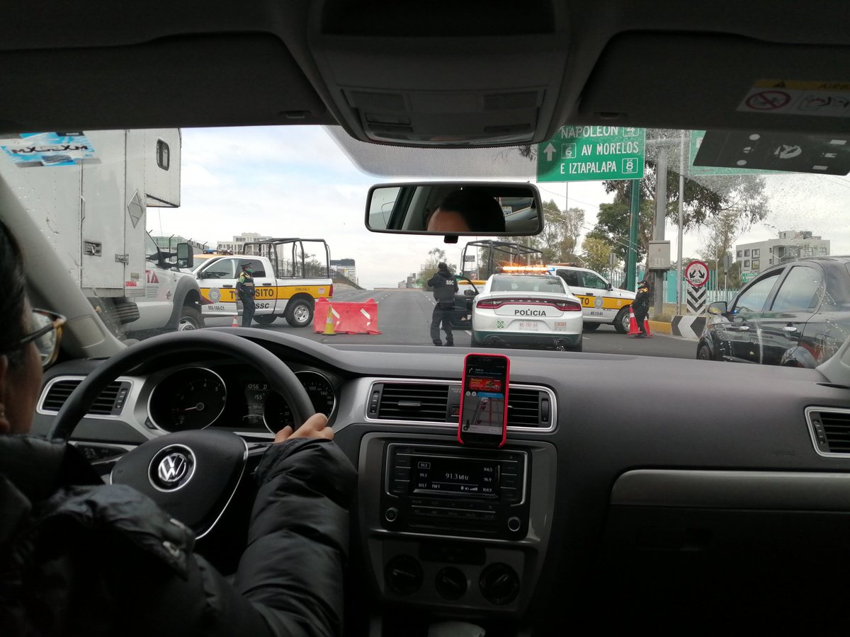 Elisandia's tweet photo. Calzada de #Tlalpan cerrado dirección centro, justo a la altura de circuito dirección Oriente. https://t.co/00uSmw0bil
