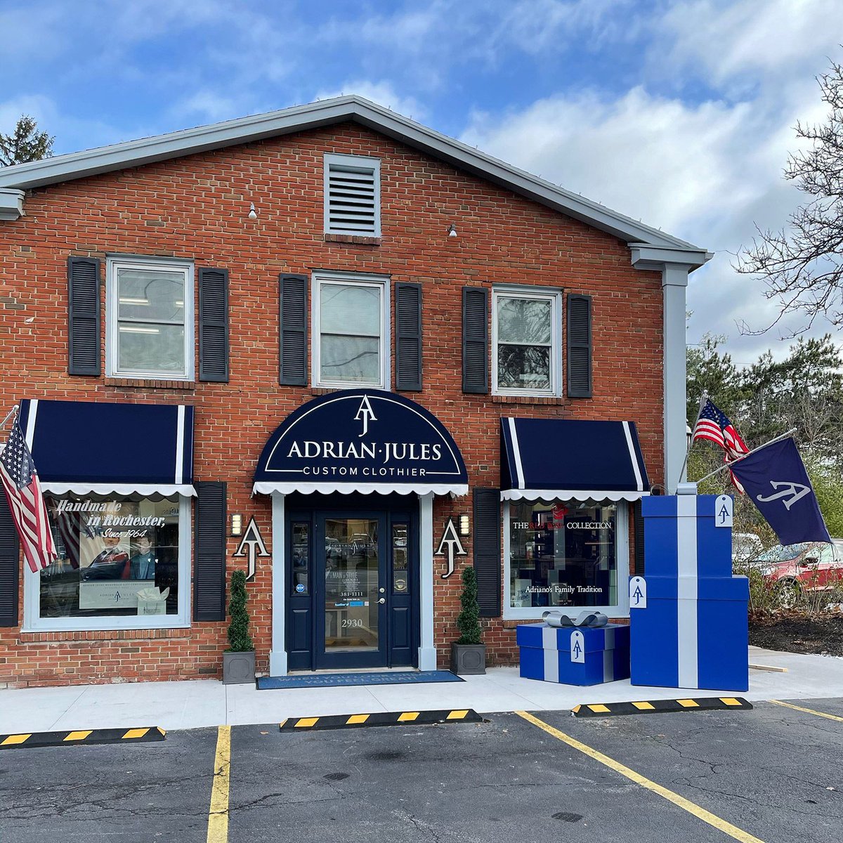 RESExhibits's tweet photo. Our larger than life gift boxes can now be seen outside Adrian Jules in Pittsford, NY. If you are in the greater Rochester area, check them out during your next shopping excursion! #happyholidays #ROC #explorerochester https://t.co/wRsW1fpwCd