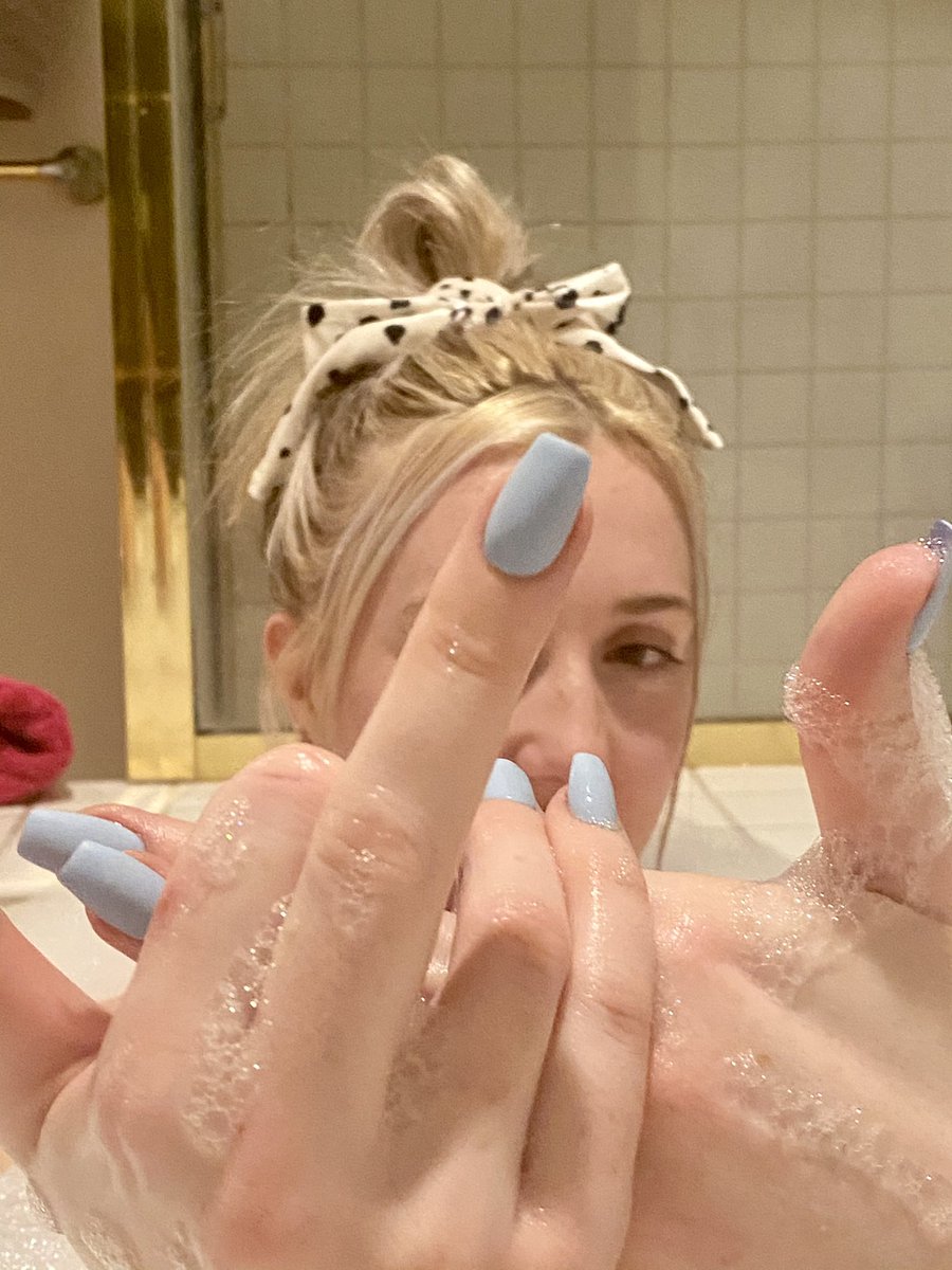 LexiTudor's tweet photo. Happy hump day fuckers https://t.co/vfSlLtWoEf