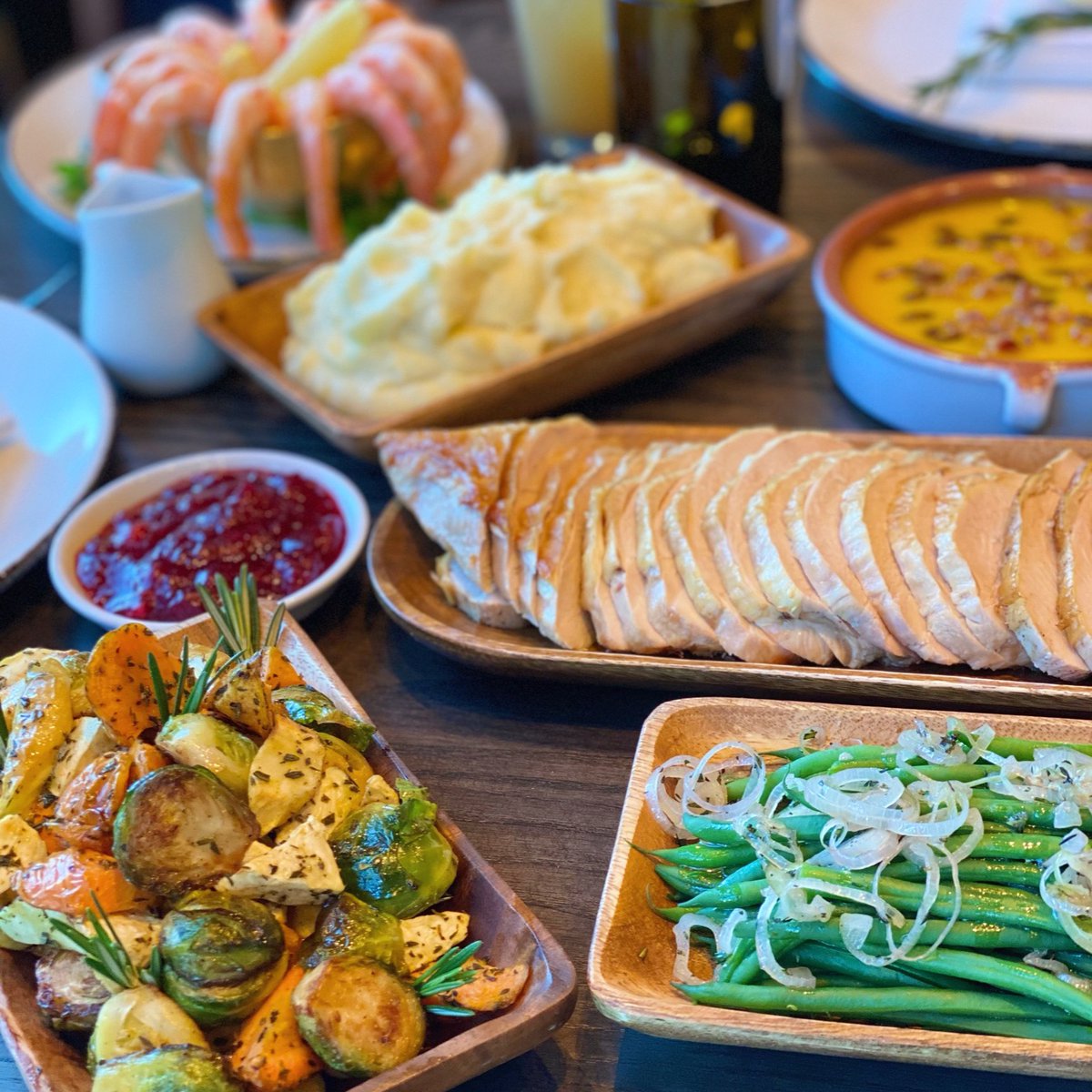 OsteriaPosto's tweet photo. Thanksgiving is only a week away and last day to pre-order our Thanksgiving Takeout is this Sunday!  🥘 

Staying local this Thanksgiving? We’re open for the holiday and our reservations are live! 🦃🌽🍂 https://t.co/XqQw9iinCZ