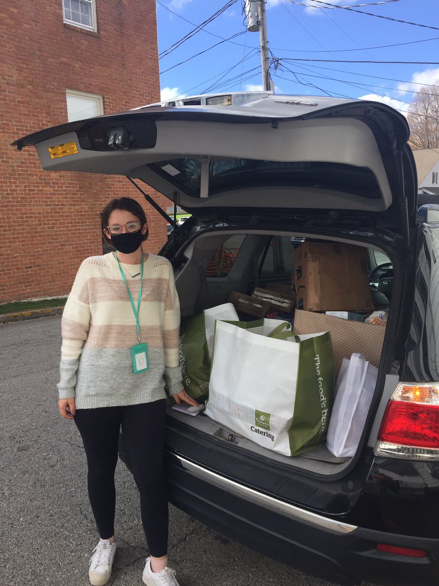 UnitedWayNRV's tweet photo. A big shout out of gratitude to @OzmoApp for their holiday food donation! We are so thankful for their support!                                     
To find out more about United Way’s Holiday Meal Box program go to https://t.co/7JzYr1kFmp! https://t.co/Ldh8Fb8k9m