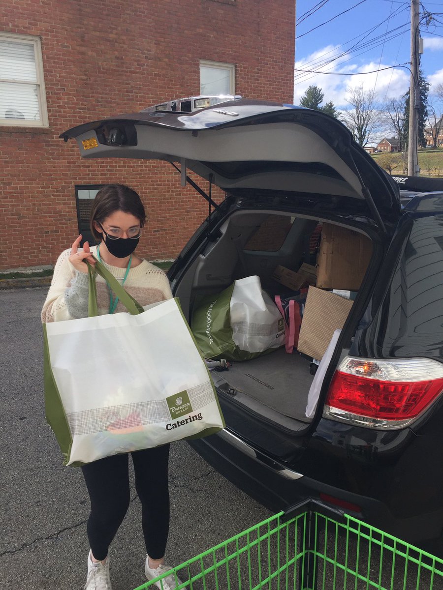 UnitedWayNRV's tweet photo. A big shout out of gratitude to @OzmoApp for their holiday food donation! We are so thankful for their support!                                     
To find out more about United Way’s Holiday Meal Box program go to https://t.co/7JzYr1kFmp! https://t.co/Ldh8Fb8k9m