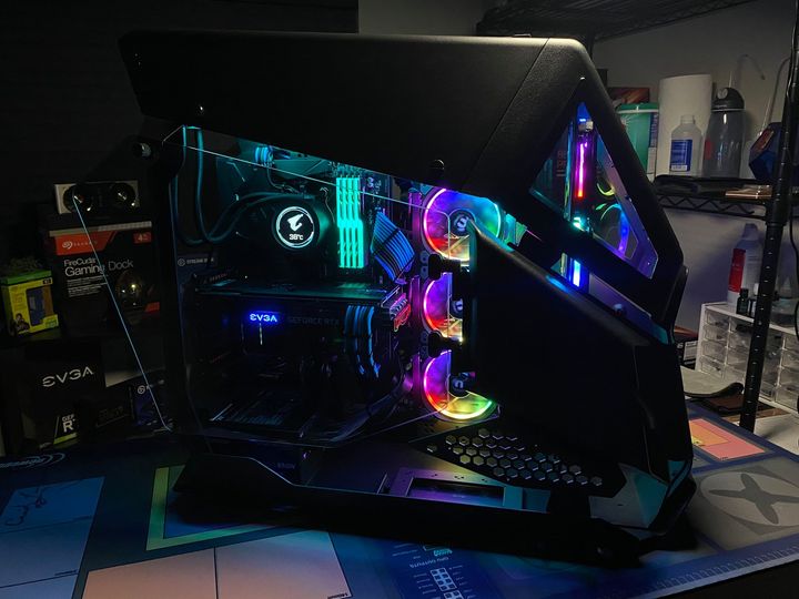 Thermaltake_na's tweet photo. Check out this awesome AHT600 system built by @robeytech!
Amazing work!
#AHT600 https://t.co/NWeOG5KykB