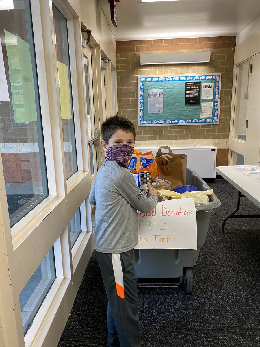 Donating food this afternoon for the <a href="/hcpss_pres/">Pointers Run ES</a> #turkeytrot <a href="/PRESPhysEd/">PRESPhysEd</a>