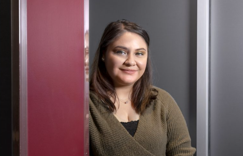 UALR's tweet image. "I know my parents came to the US to give me a better opportunity to be a better person.”

Inspired by her own experience as a #firstgen student, Janette Muñoz is helping other Spanish-speaking families navigate the education system. 

#FirstGenTrojan

ualr.edu/news/2020/11/1…