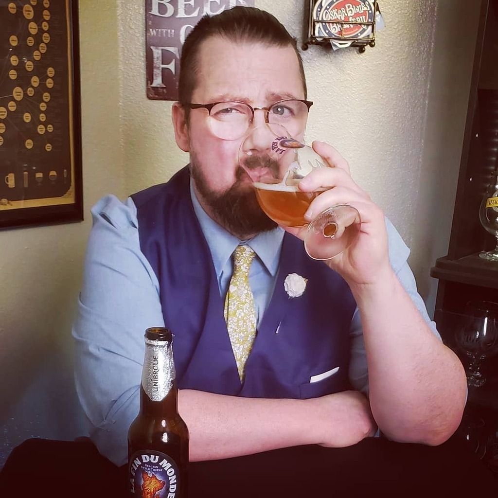 GeeksOnTapShow's tweet photo. Sneak Peek if the next episode! #QuickBrewReview of #lafindumonde from @unibroue out of America's Hat, the country of #canada🇨🇦
#cheers #webseries #geeksontapshow #beerinstagram #craftbeer #craftbeerlover #belgianbeers https://t.co/6tTO40R7Rd https://t.co/mjrgpgyMAP
