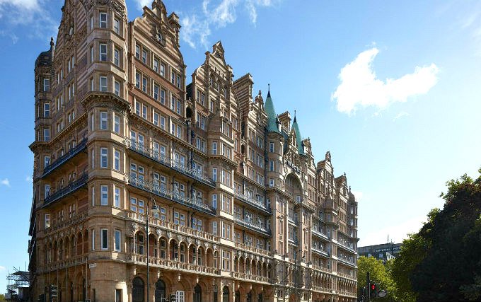 With its riot of terracotta, the 1898 Russell Hotel in (of course) Russell Square could almost have been designed to irritate (indeed to help inspire) modernism. A clean machine to live in it, it ain't but....