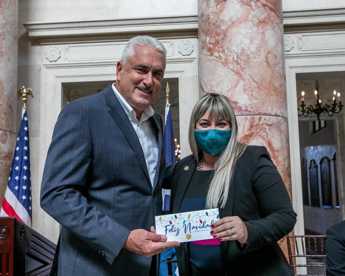 TRSLiderMaximo's tweet photo. @TatianaOrtizPR Tatiana se te ve la costura Mija de tantas fotos coges las de los que se quitaron la mascarilla para la foto. https://t.co/aHjxVODS62