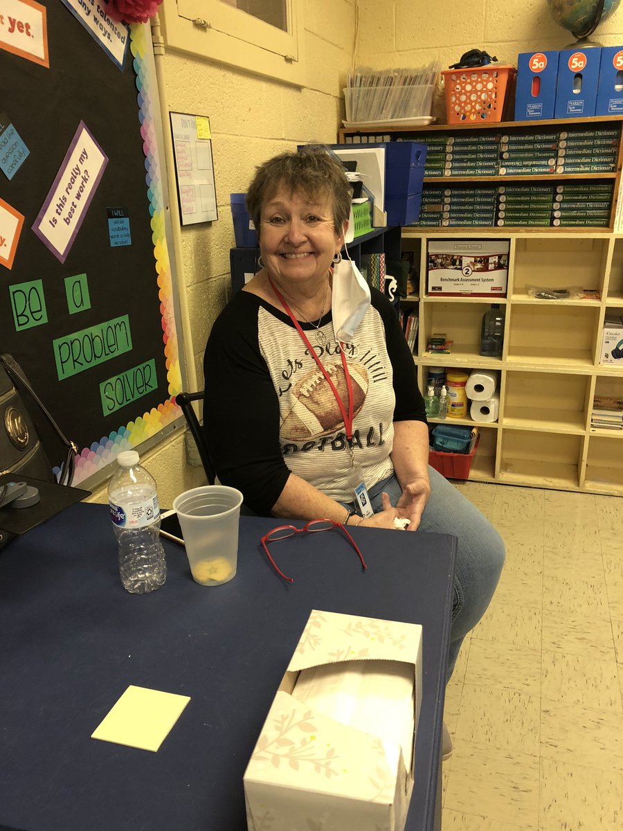 MrsKim_WGE's tweet photo. Today, one of our own who had a free period asked if I needed a break for a few minutes since I was not going to have one today. I am thankful and overwhelmed by her generosity! #WeLeadWGE #WGEPride #PowerOfPositivity https://t.co/R5AMQC6zPW