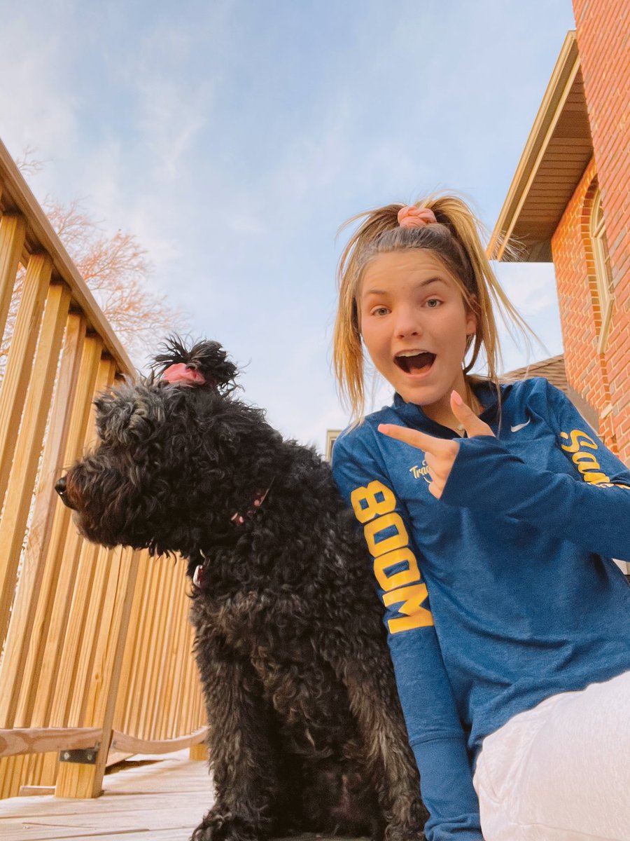 Brielle_M_1550's tweet image. Inspired by @MaddyPertle11 and her two cutie dogs! Sydney &amp;amp; I decided to twin for today’s CRAZY HAIR DAY theme! Make sure we keep posting so we #WinTheDay !! #EastvsSandburg #SpiritWeekChallenge @jltyrrell8 @SandburgHS @Sandburg_fanz 💗