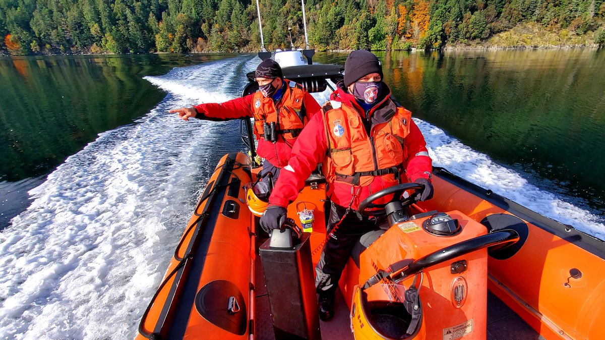 GardeCotiereCAN's tweet photo. Les membres de la première Garde côtière auxiliaire canadienne dirigée par des autochtones fourniront, en collaboration avec nous, des services de #RechercheEtSauvetage dans les eaux territoriales de #Ahousaht #Gitxaala #Heiltsuk #Kitasoo/Xaixais #Nisgaa https://t.co/kSJZfA2xh8
