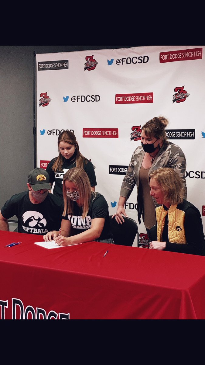 Shoutout to my parents, coaches, teammates, and everyone in the community that has helped me get to where I am today. I’m very excited and blessed to announce that I will be continuing my academic and athletic career at the University of Iowa!💛🖤