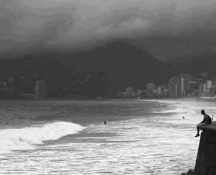 Quem tenta fazer todo mundo feliz acaba se sentido mais sozinho.