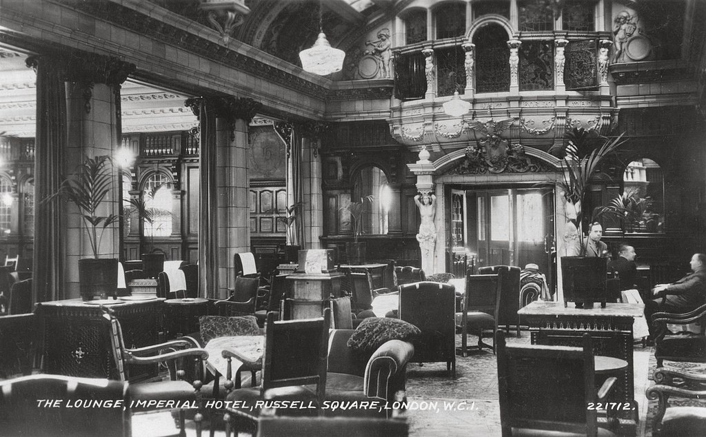 Here's the lounge inside the Imperial. Very golden age....