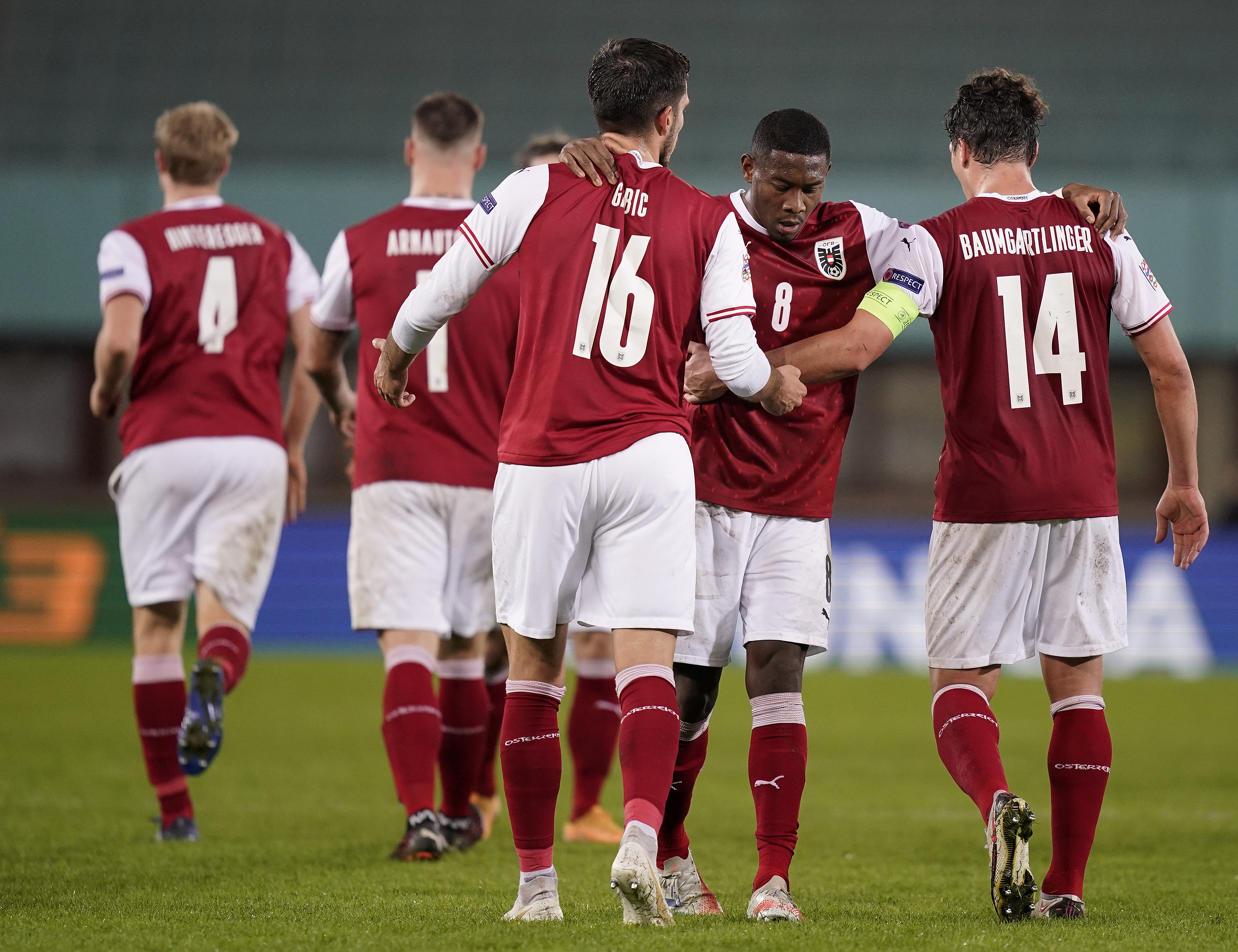 юссуф поульсен в матче с россией. достопримечательности города гальштат. гутенштайн австрия. альпийская деревня гальштат. украина австрия евро 2020.