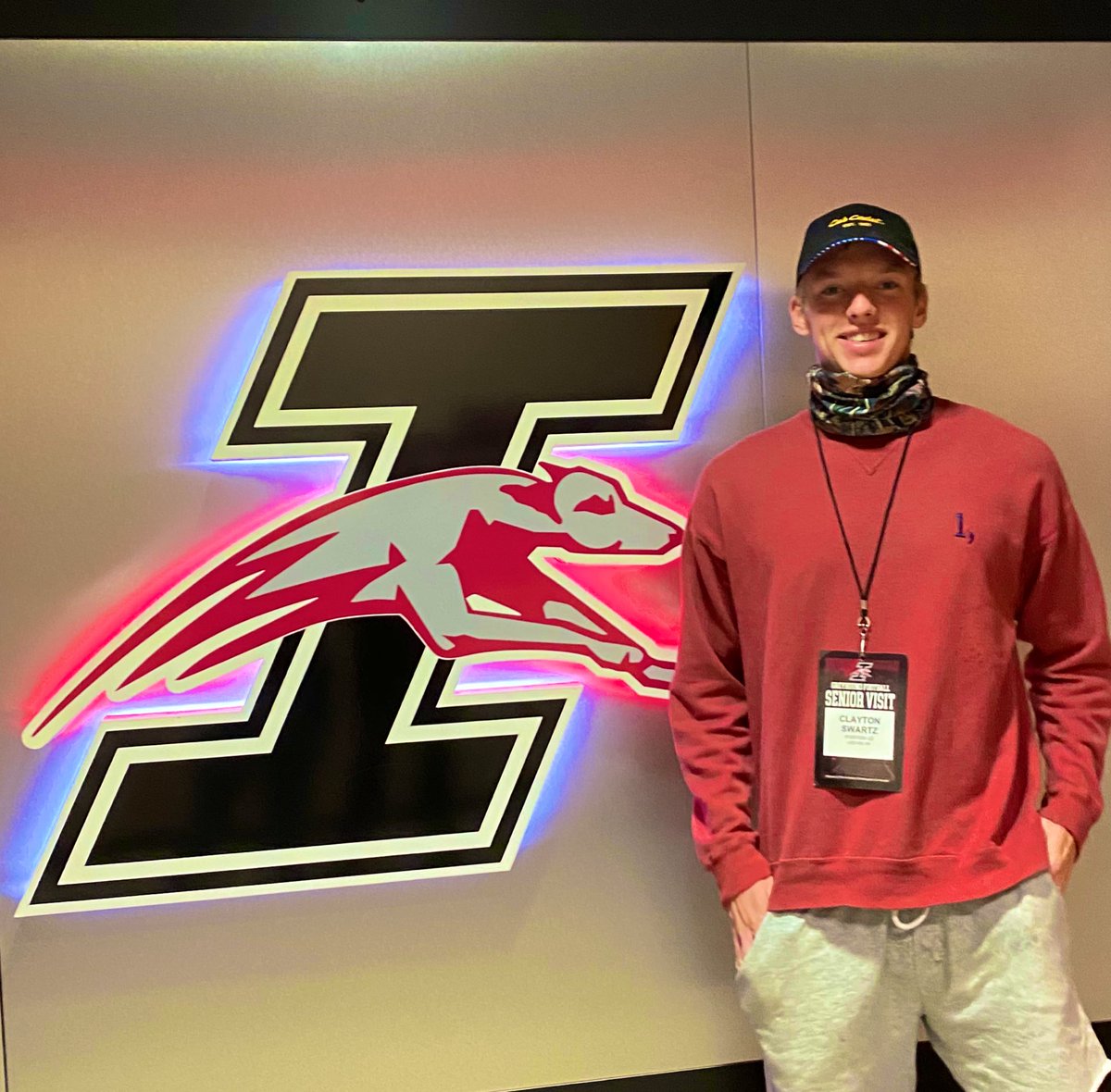 ClaytonSwartz6's tweet photo. I am extremely excited to have received an offer from the University of Indianapolis! Big thanks to @COACHCOFFER @KeeversChris @JoelJanak @UIndyFB Go Hounds!! https://t.co/jAqo9ebHX1