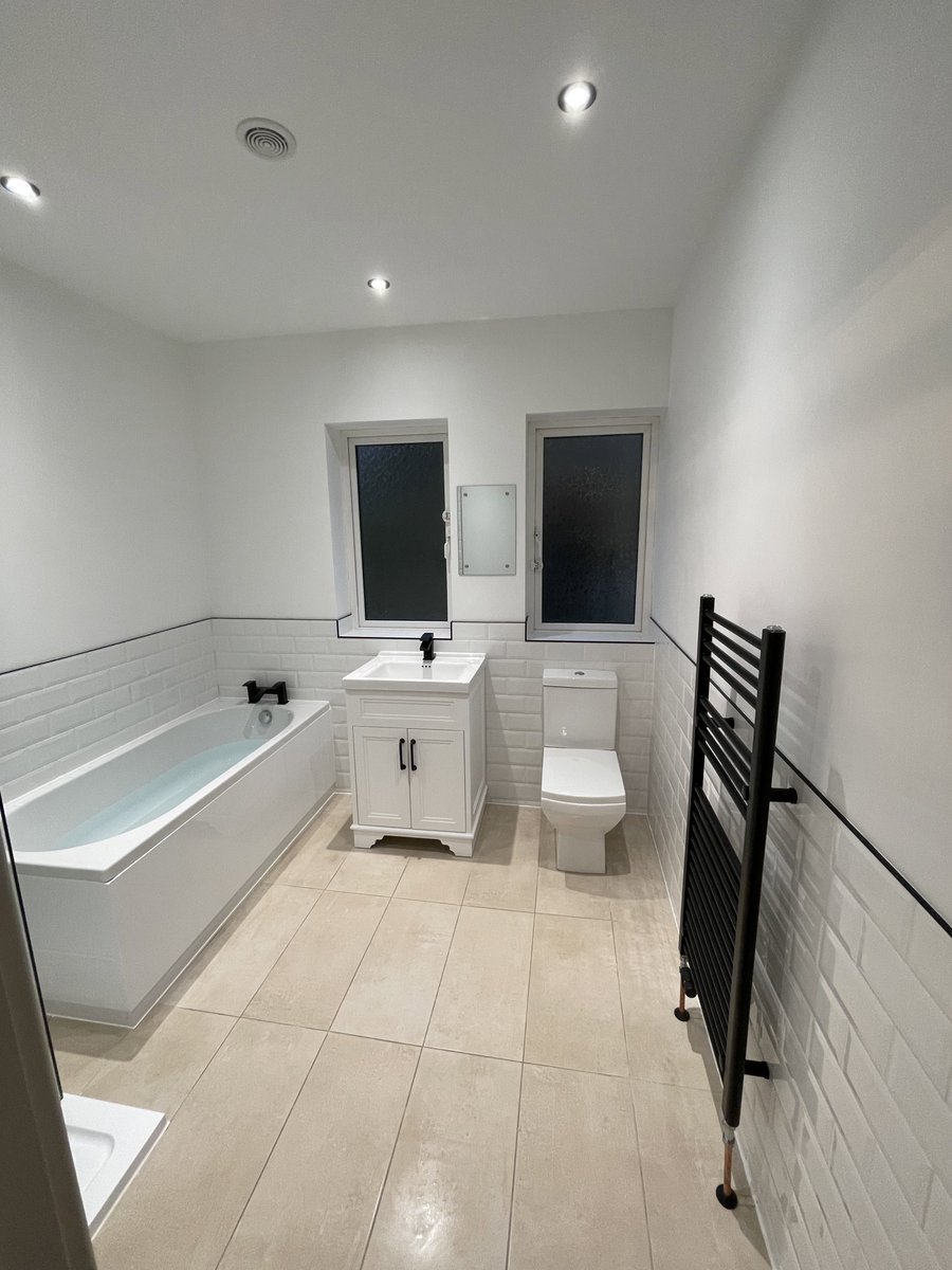 JwaBuilding's tweet image. Bathroom completed yesterday for @JorgeGrant18 😍 all the materials supplied by the customer we  fitted them 👌🏻 we are fitting a longer screen but waiting for that to arrive 😊 #bathroom #interiordesign #bathroomdesign #design #interior #homedecor #home  #bath  #bathroomremodel