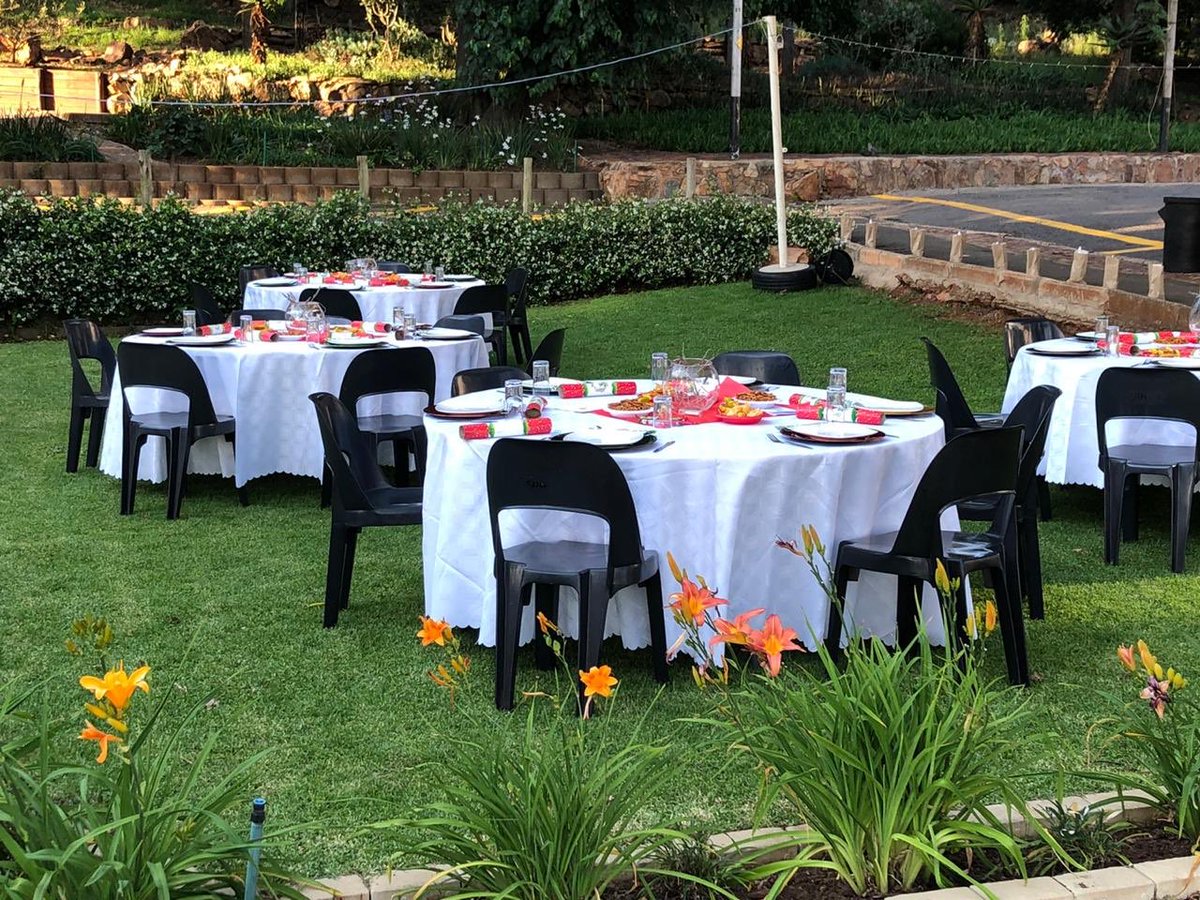 jeppeboys's tweet photo. An incredible and picturesque Christmas dinner for the boys of @jeppeboys Sable house. A lovely way to end off a difficult year. #sablehouse #hostellife #jeppehostel #fnd #yearofcovid https://t.co/aBI8mens32