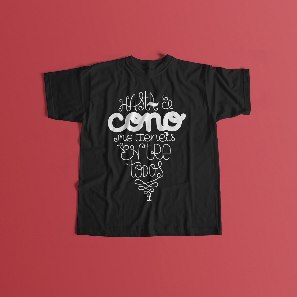 putuko's tweet photo. ¿Cómo condensar esta nuestra época del advenimiento del teletrabajo?.

Los días de interminables meetings online, documentos compartidos que nadie lee, caos e indefinición.

Con esta camiseta. https://t.co/mraETzOKeE