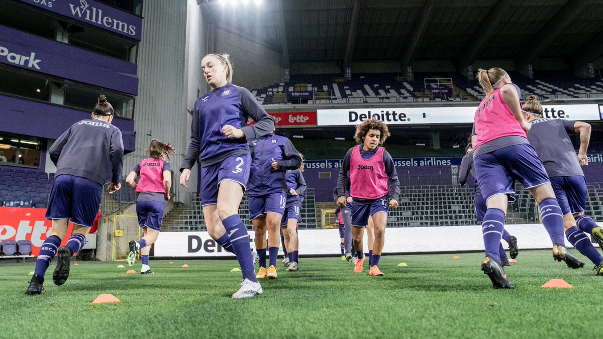 rscanderlecht's tweet photo. Kick-off: 19h30. Watch the game live. Allez les filles! 
@uwcl #ANDBEN #COYM🟣⚪ https://t.co/dCfJtt63Sg https://t.co/BLFnMLOmTI