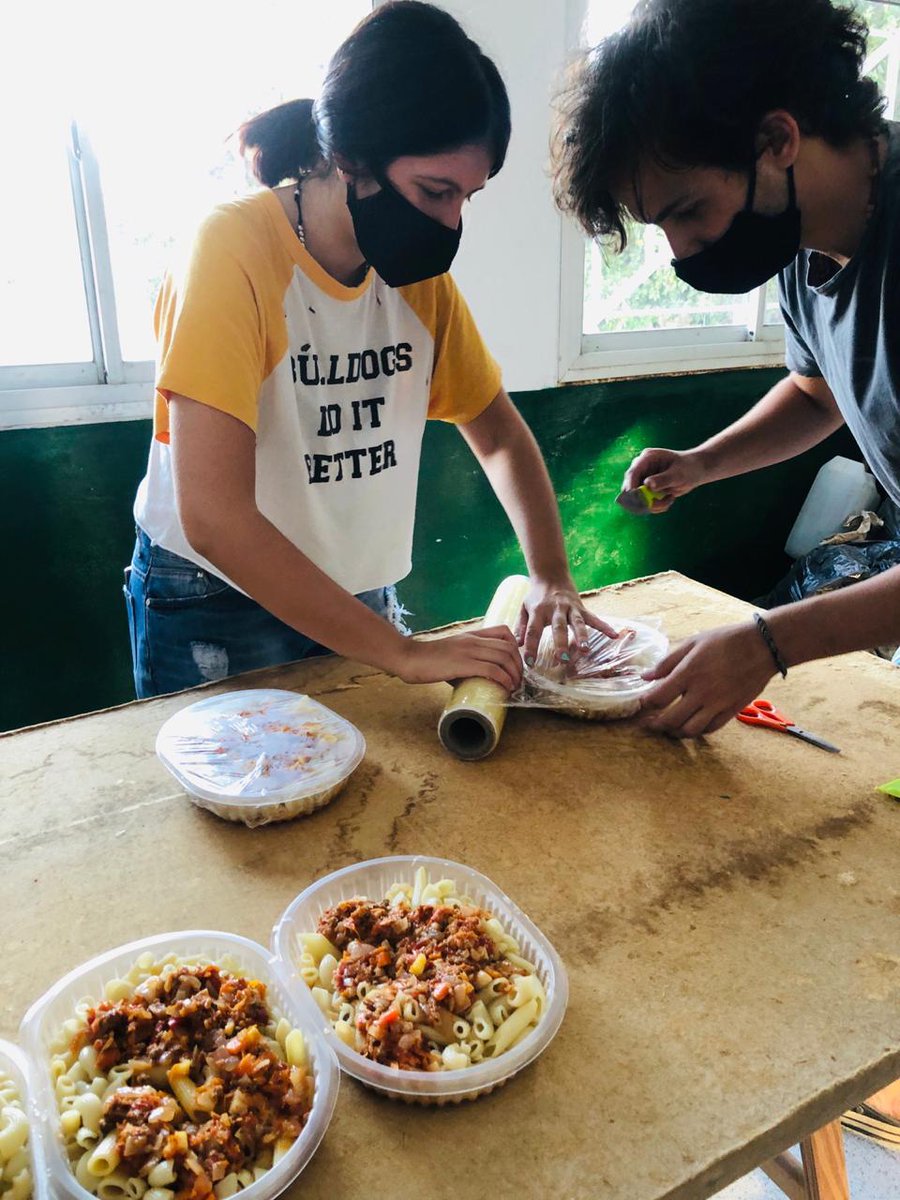 operarios's tweet photo. 🍲 #ProyectoFratelli, una iniciativa de los jóvenes del @covcordoba 🇦🇷 para estar cerca de las personas más necesitadas. Porque son momentos de crisis, pero también es #TiempoDeFraternidad.
https://t.co/O8Jhvr8LA2 https://t.co/VldYocHnko