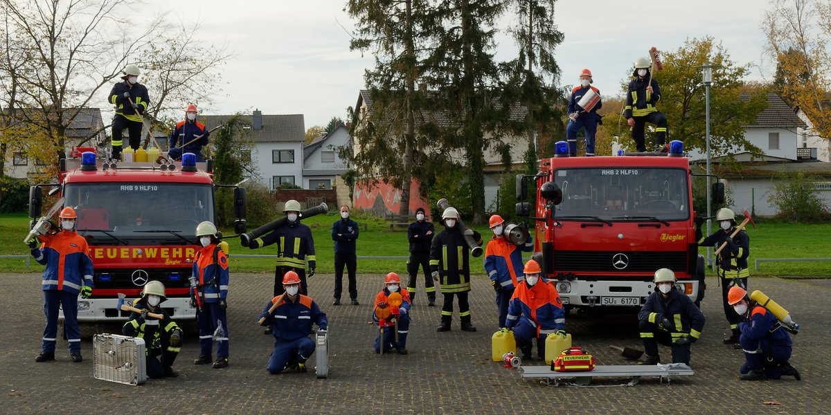 FF_Rheinbach's tweet photo. Wir freuen uns! Am vergangenen Samstag wurde das #Modul3 unserer #Grundausbildung beendet. Alle 16 Teilnehmerinnen & Teilnehmer haben die Prüfung erfolgreich bestanden. Herzlichen Glückwunsch! Bericht & Fotos: https://t.co/GUZ06PFMay #FreiwilligeFeuerwehr #Ehrenamt #Ausbildung https://t.co/00DRla4Hyn