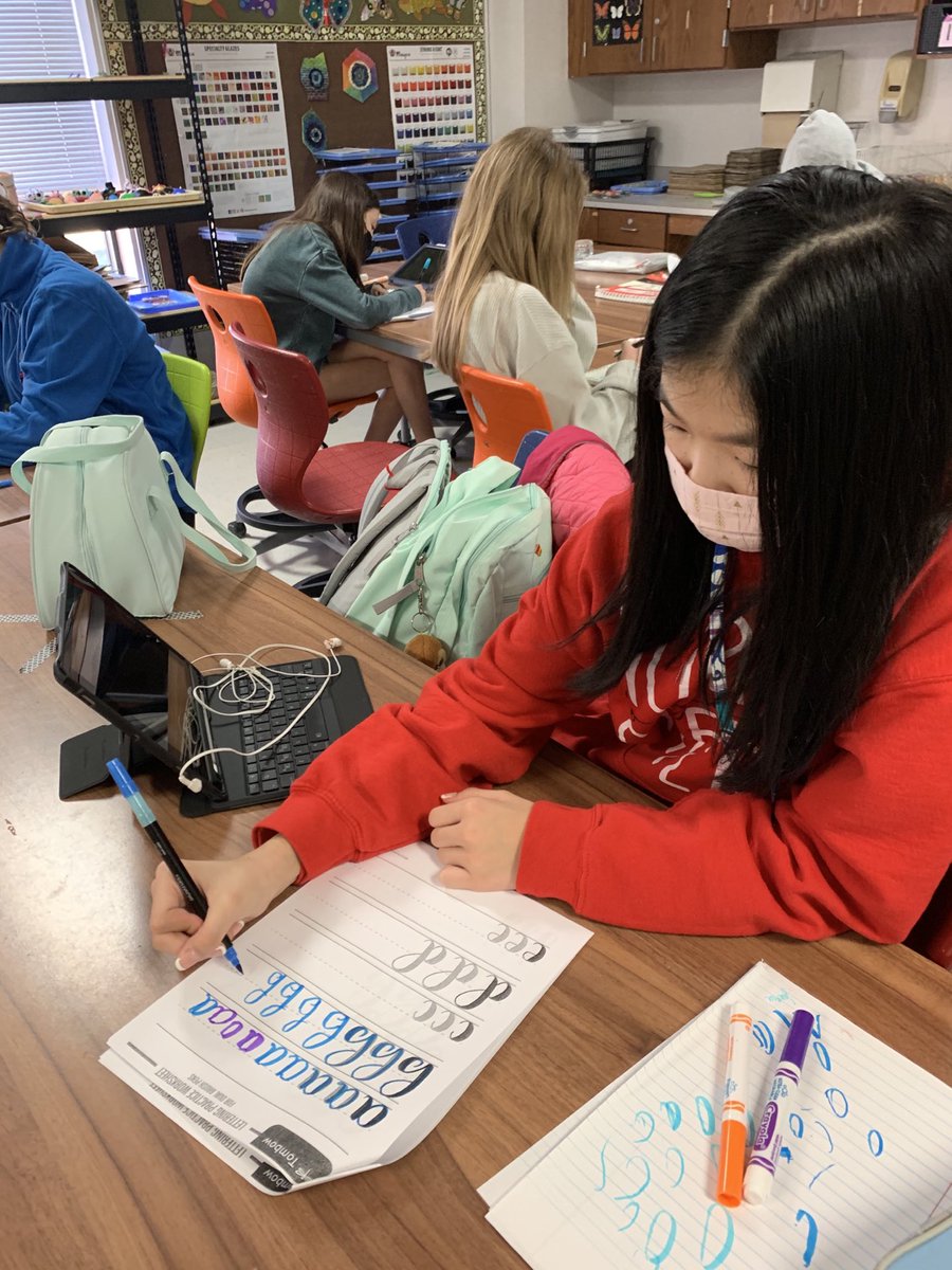 KariDollar's tweet photo. Guest teacher in Art B- teaching us the Art of Brush Lettering ❤️🎨@McWillysWorld @CMSNorth #StrongerTogether https://t.co/PlnL1K6Ibu