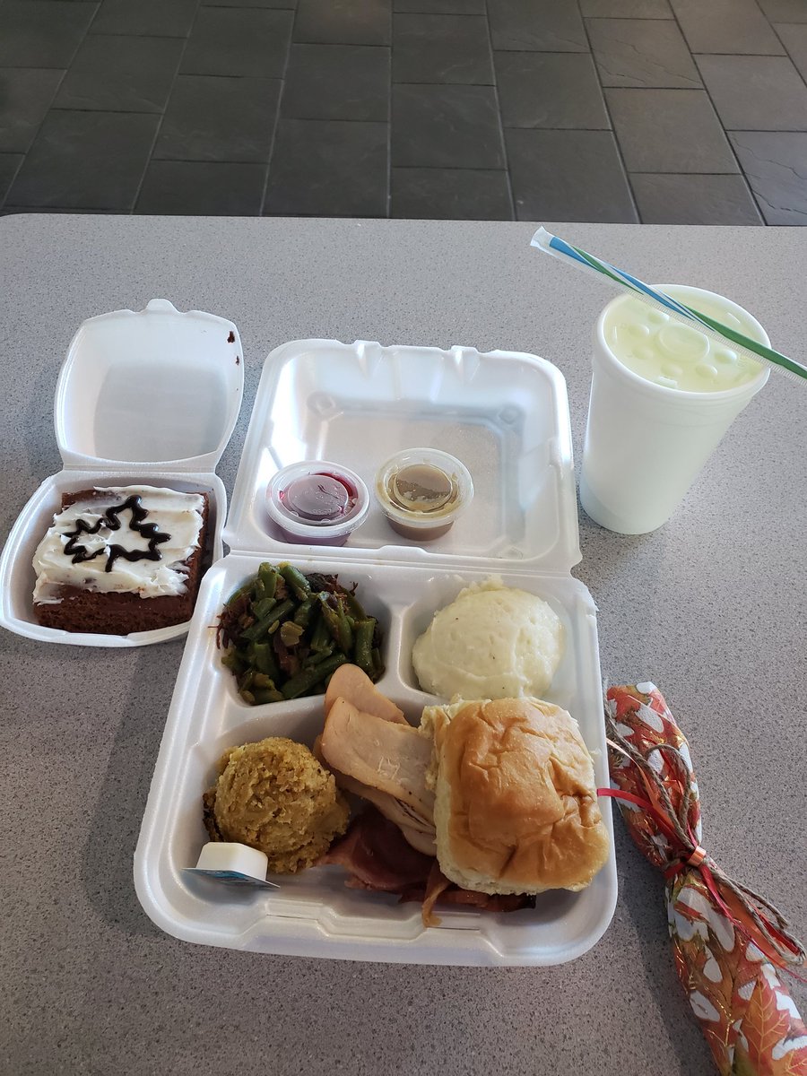 Bear_Carpenter's tweet photo. Awesome Thanksgiving meal from out culinary students. Professional Tower Rocks. #Wunscheway #Thankful @cwhs_springisd @PapkeAndrew @AyeshaAhmad30 https://t.co/qLmdtpiSYK