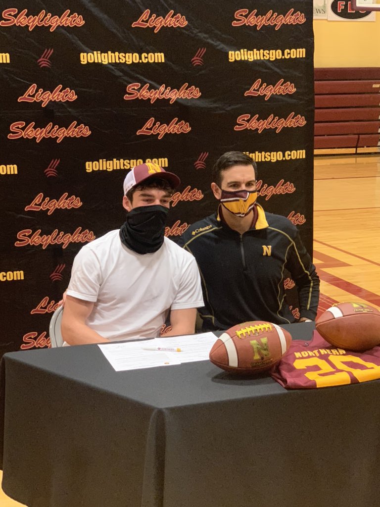 jesse47538690's tweet photo. Happy to announce I have committed to play football for MSU northern! Huge thanks to all the coaches that made this possible.go lights!! https://t.co/HgEtg18fhK