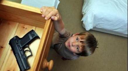 TiffanyDavis_IN's tweet photo. A4 It’s important to recognize and accept that many homes have firearms in them. With this, think about how you can keep your child safe from an unintentional shooting. Remember to consider the other homes they may go to. Many firearms look like toys #BeInjuryFree @RileyChildrens https://t.co/Q7VOH0K1uz