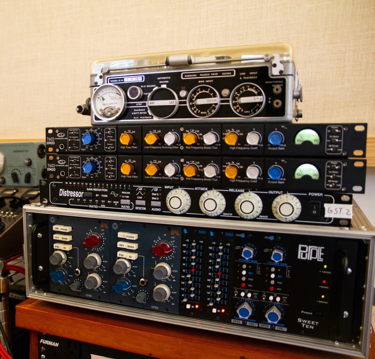 ChameleonLabs's tweet photo. What’s your favorite way to use the warmth and dynamic depth of 7603-XMod?
.
.
.
#colormeanalog #chameleonlabs #chameleonlabs7603 #micpre #compressor #analog #recording #analoggear #studiogear #analogrecording #analogrecordingstudio #recordingstudio https://t.co/iXc8Cp2yR0