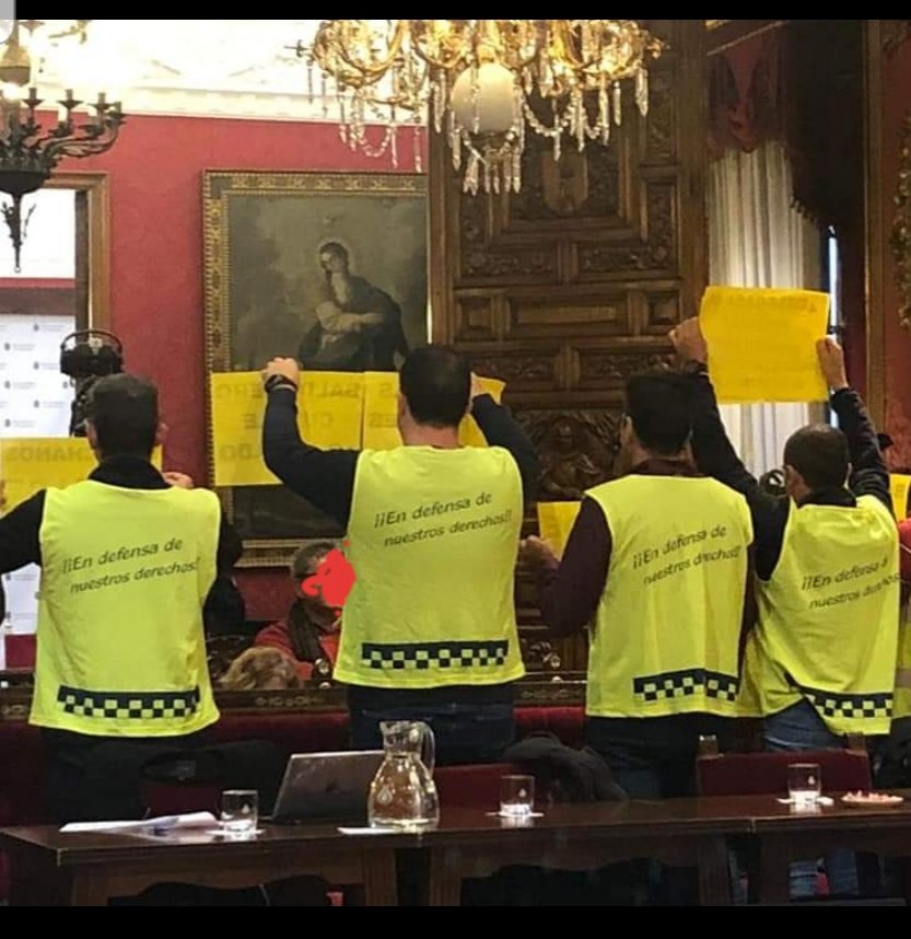 siplg's tweet photo. 📣😡QUEREMOS QUE NOS PAGUEN LAS HORAS EXTRAS QUE NOS DEBEN DESDE HACE 2 AÑOS
➡️@LuisSalvador @CesarDiazRuiz @ffuentesjodar @molivaresh @huertas73 @LuciaGarridoCs  se está acabando la paciencia  de SIPLG en breve si no tenemos noticias de pago de horas extras volverá ⬇️⬇️😡👮‍♀️👮‍♂️💪. https://t.co/fcSopiIf18