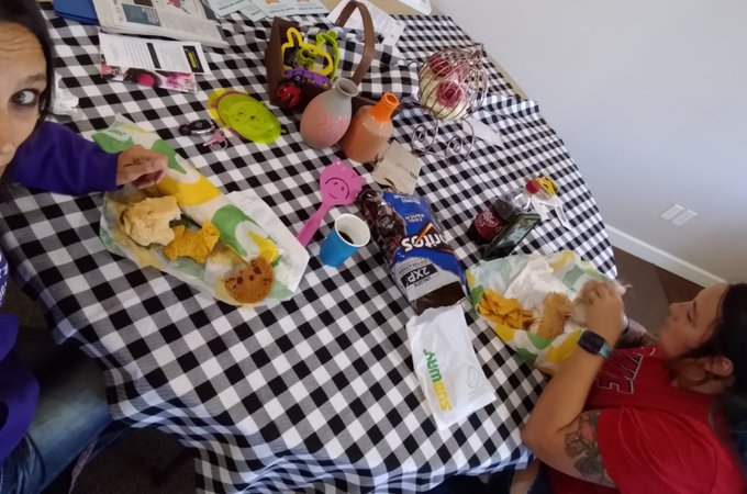 We got ourselves a table we usually breakfast lunch dinner at the table so we take real breaks from work<a href="/tag/theoffice"class="tags"><span>#theoffice</span></a><a href="/tag/12hrdays7daysaweek"class="tags"><span>#12hrdays7daysaweek</span></a><a href="/tag/wegrind"class="tags"><span>#wegrind</span></a>
