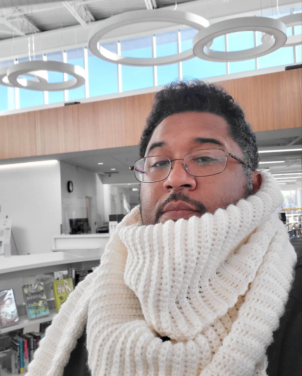 scottwoodssays's tweet photo. The Black Doctor in white.
#BlackDoctorWho #ScarfLife https://t.co/RBDjhS46iZ