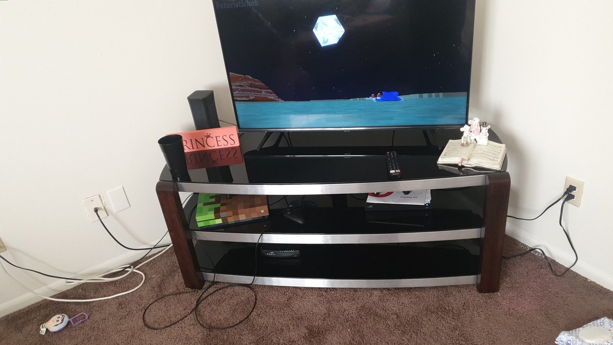 GiorgioMadness's tweet photo. @BiIIyButcher @Xbox Btw this my daughter's tv area shes only 3 bro!!! #cleanyourshit https://t.co/rLIg2gZT1q