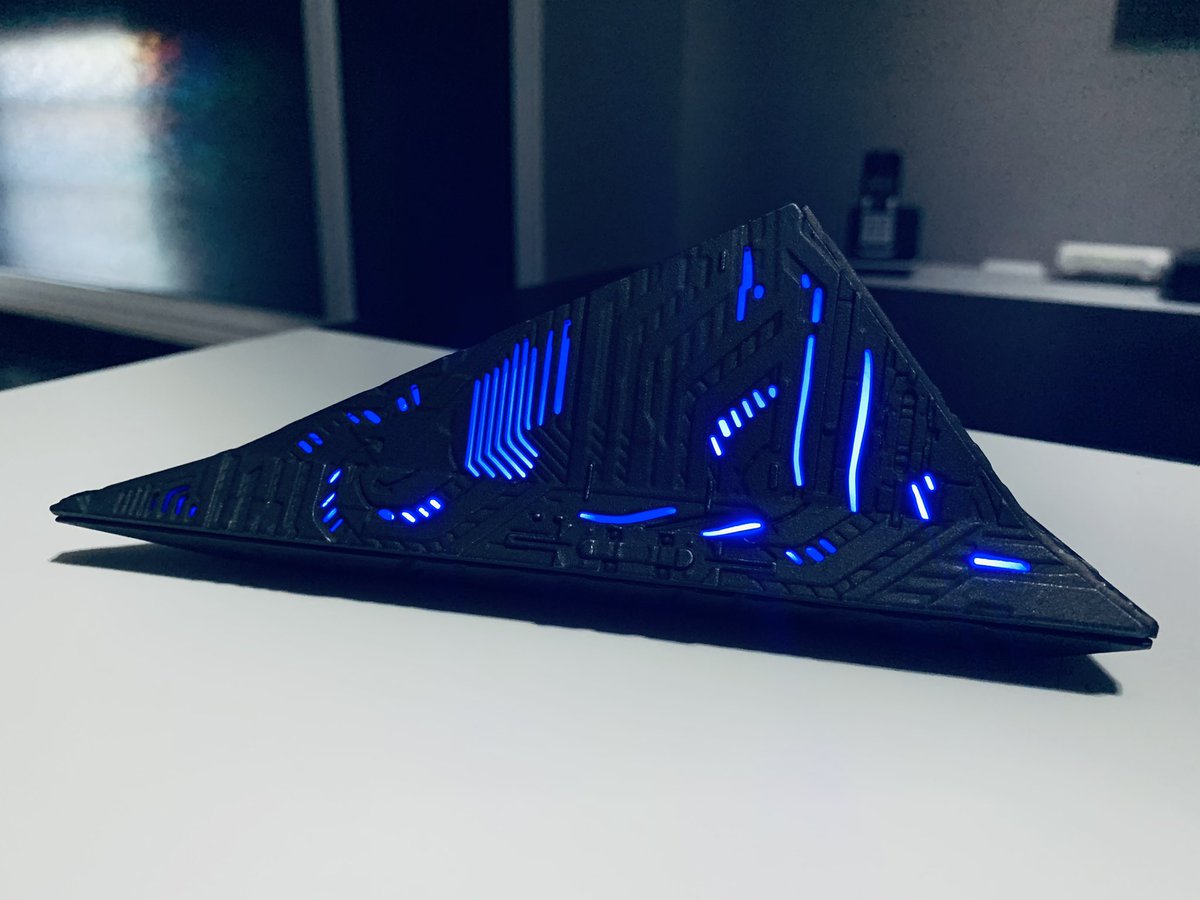 ConnectedMindsV's tweet photo. Destiny 2 Beyond Light Collector's Edition ✨ 

@DrakeSR97 🖤

#Destiny2 #BeyondLight https://t.co/jE3bG6IfGL