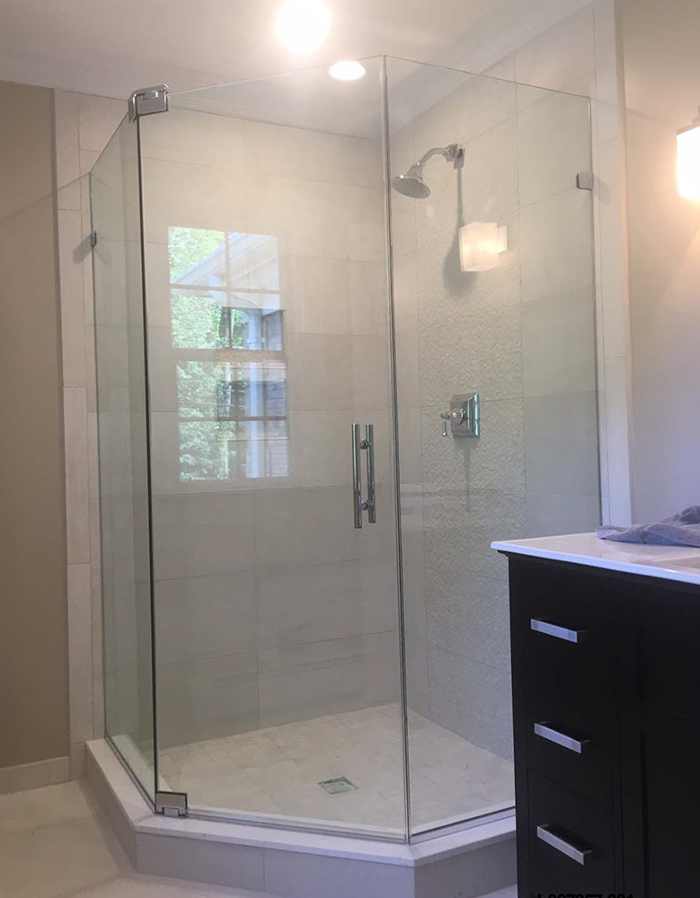 GlassCrafters1's tweet photo. GC Majestic series shower enclosures constructed with truly frameless design combined with solid brass pivot hinges
#glassshowerdoor #glassshowerenclosure #showerenclosure #showerdoor #bathroomshowerenclosures #luxurybathroom https://t.co/WN5jTlnvFi