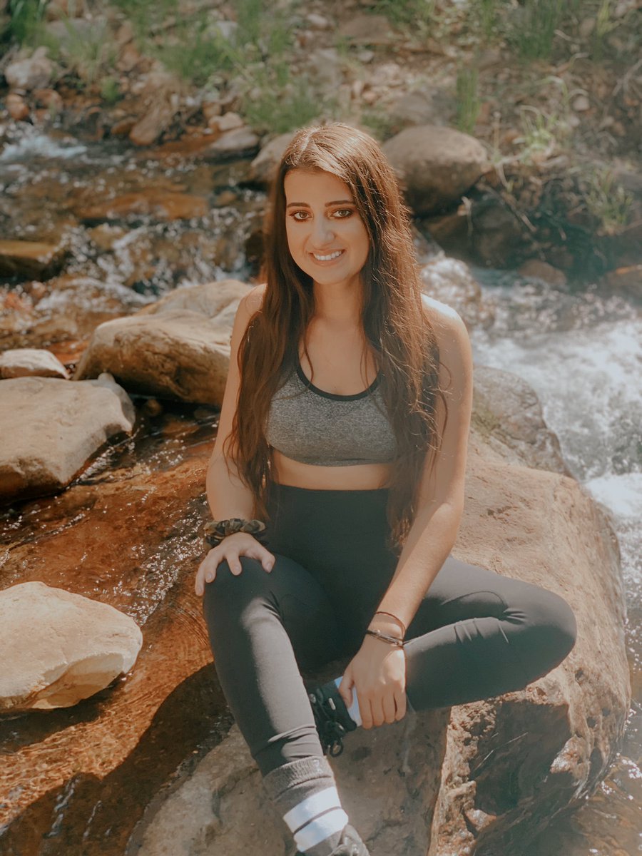 FirstGenWatts's tweet image. Mid week vibe check with Samantha! 🤩 Should Samantha start a weekend hike vlog on our Instagram story? 🙈🏔🥾