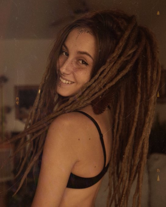 I'll be online in 5! ✨ https://t.co/mmzorWMiRa