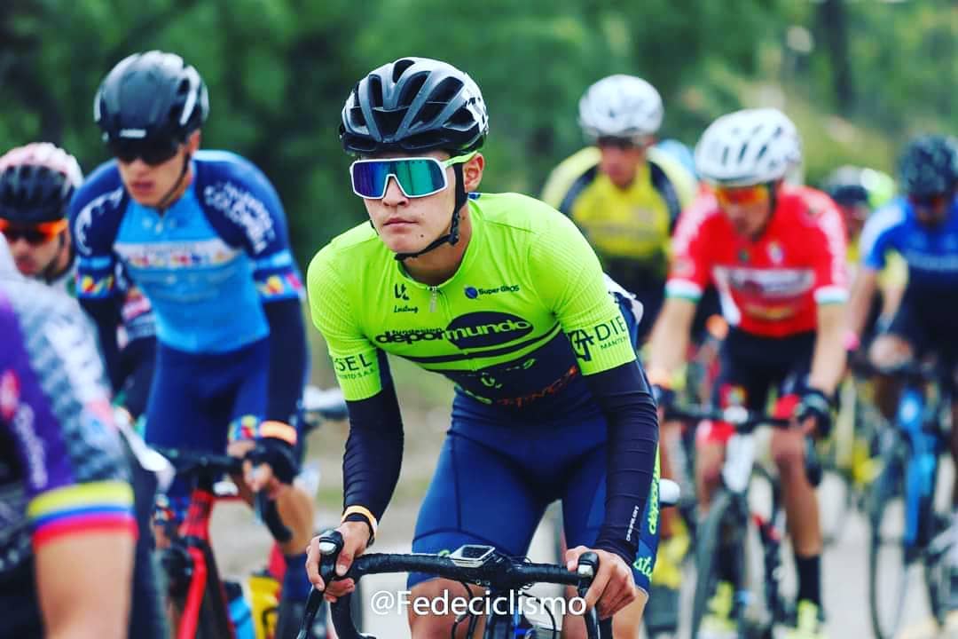 #CiberCrónica "Nunca hay que rendirse, siempre hay que luchar por los sueños y jamás dejarlos" la frase de Sebastián Celis para los futuros ciclistas. 
footballeando.blogspot.com/2020/11/de-tab…