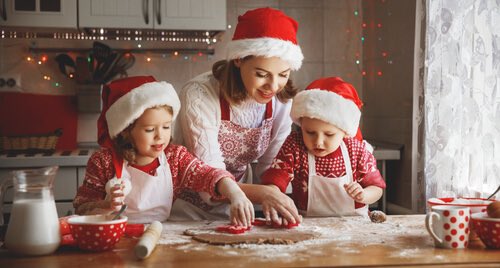 TiffanyDavis_IN's tweet photo. A6 The holidays often mean company and cooking! Keep an eye on children around hot food items to prevent burns. Read labels on toys to prevent choking for young children. Ask grandparents to store their medications. Last, enjoy the time together! #BeInjuryFree @RileyChildrens https://t.co/wZNJCwHLCA