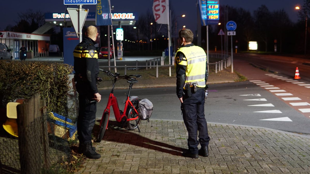 Automobilist gaat ervandoor na ongeluk in Wijhe, politie zoekt getuigen ..